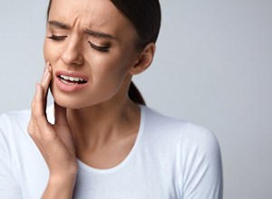 woman with toothache